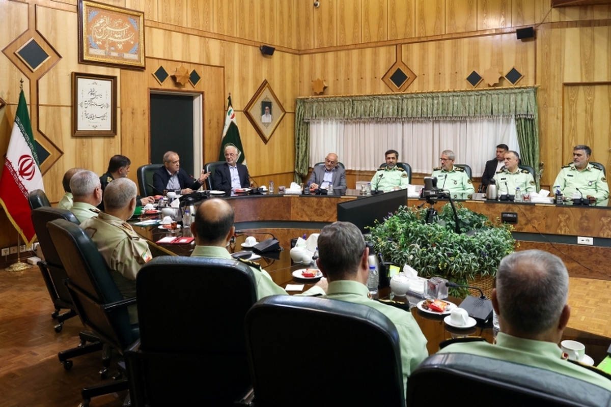 پزشکیان: بهره‌گیری از فناوری‌های جدید به حفظ توأمان امنیت کشور و جان حافظان امنیت کمک می‌کند