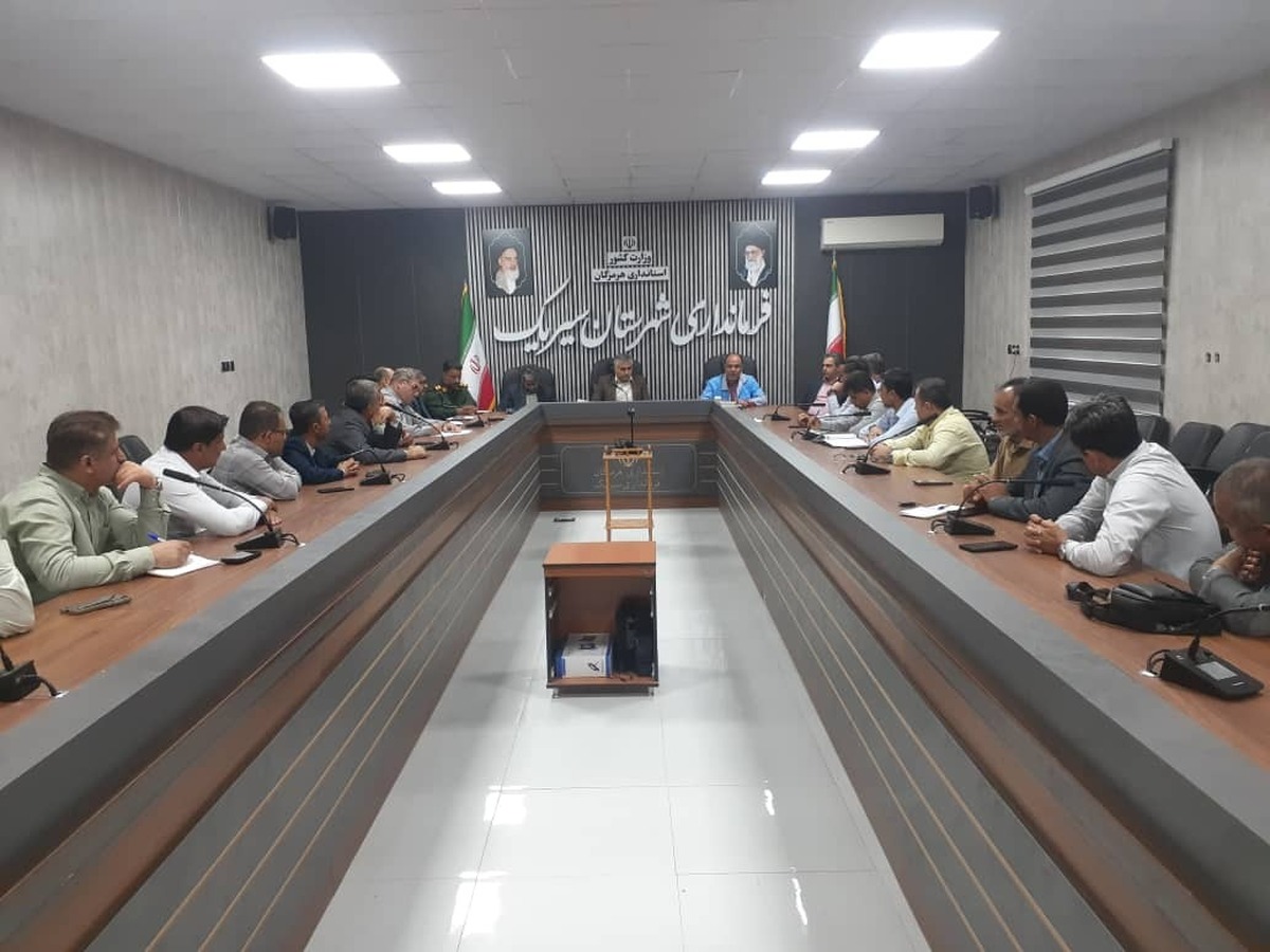 برگزاری مانور دورمیزی شهرستان سیریک با حضور مدیر کل مدیریت بحران استان