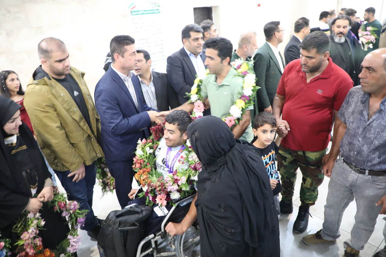 مقام‌آوران خوزستانی رقابت های پارادومیدانی جهانی هند با استقبال پرشور وارد اهواز شدند