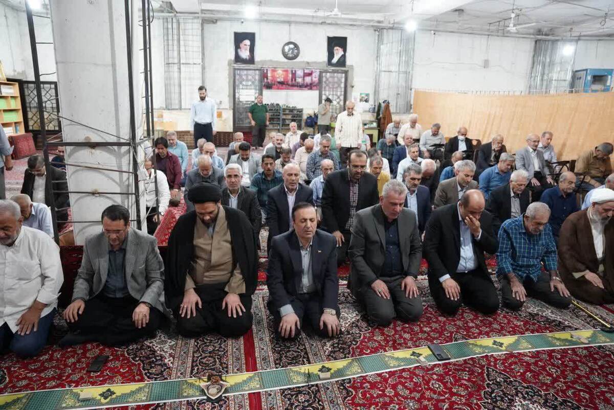 حضور استاندار قزوین در جمع نمازگزاران مسجد جواد الائمه(ع) ملاصدرا