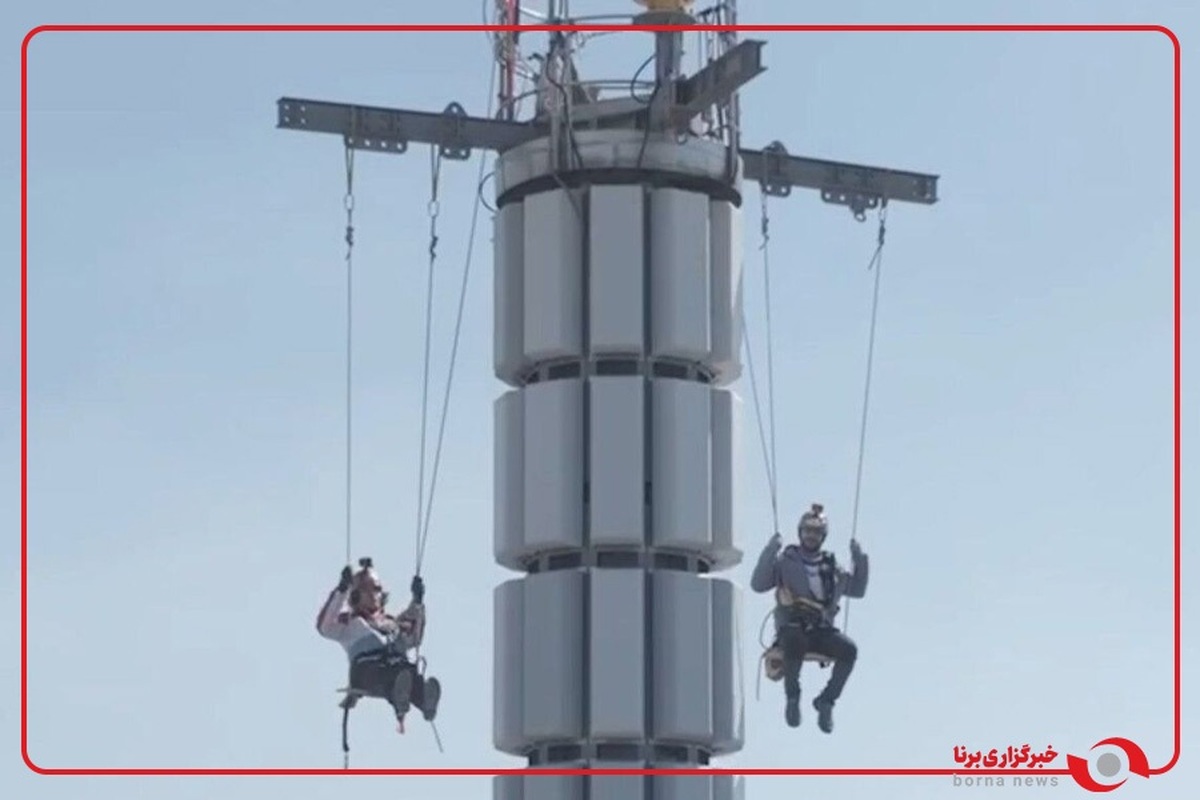 بدلکاران ایرانی تاب بازی در ارتفاع ۴۳۵ متری برج میلاد را انجام دادند