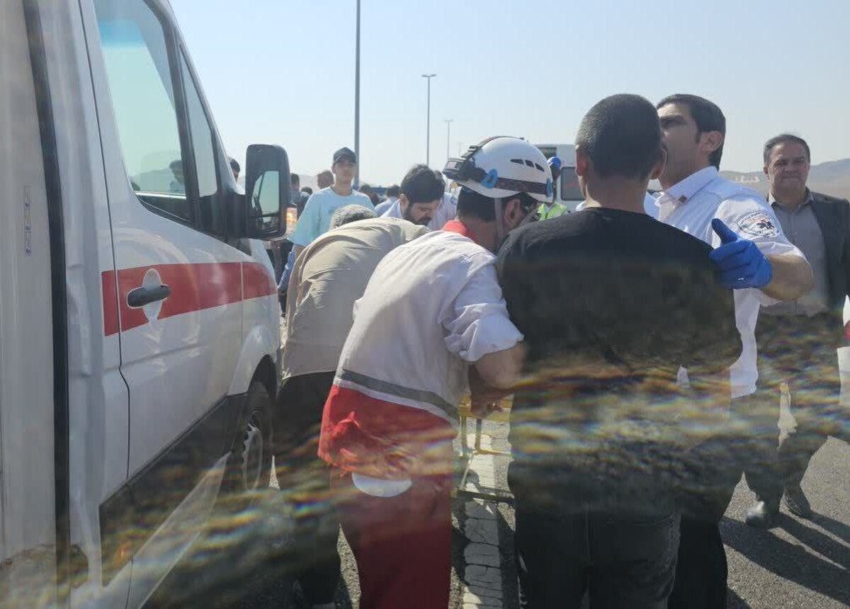 ۶ زخمی در تصادف هولناک پژو پارس با نیوجرسی در اتوبان قم - تهران