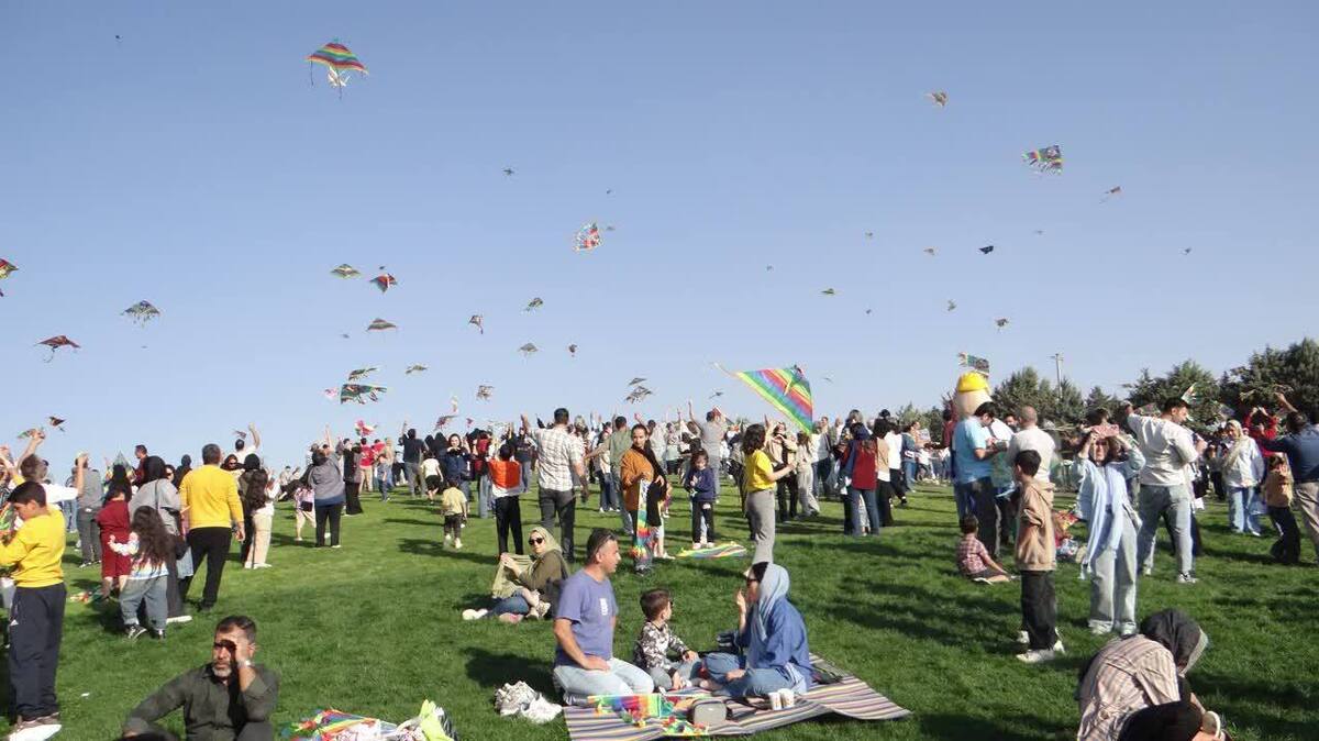 جشنواره بادبادک ها در بوستان ملی باراجین قزوین برگزار شد