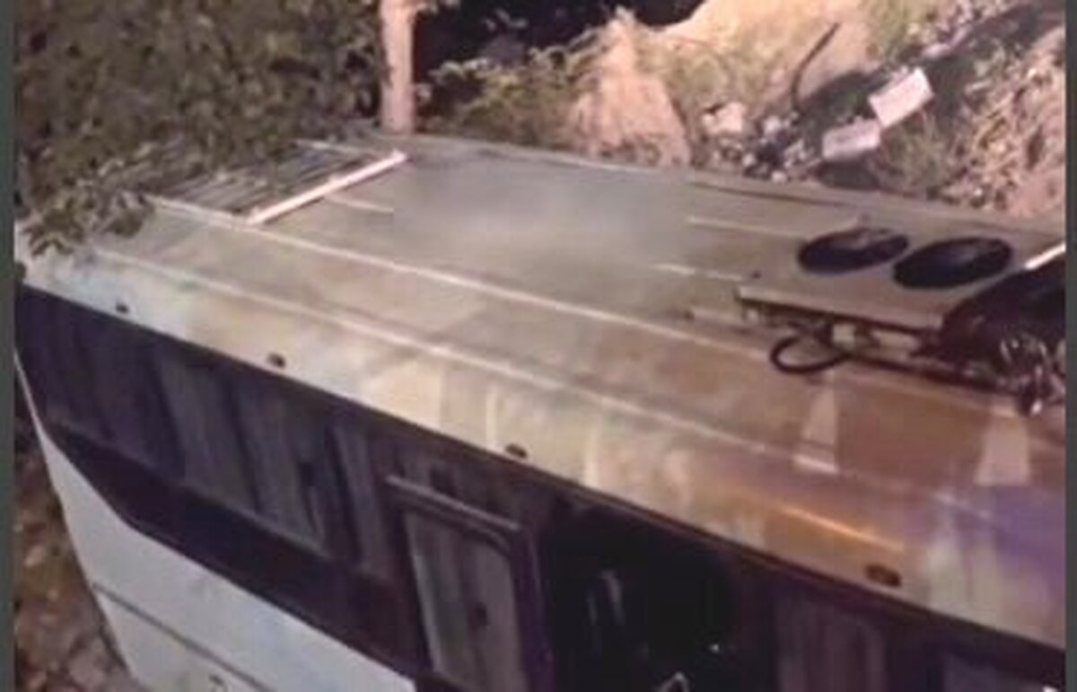 سقوط یک دستگاه مینی‌بوس به داخل رودخانه ماسوله