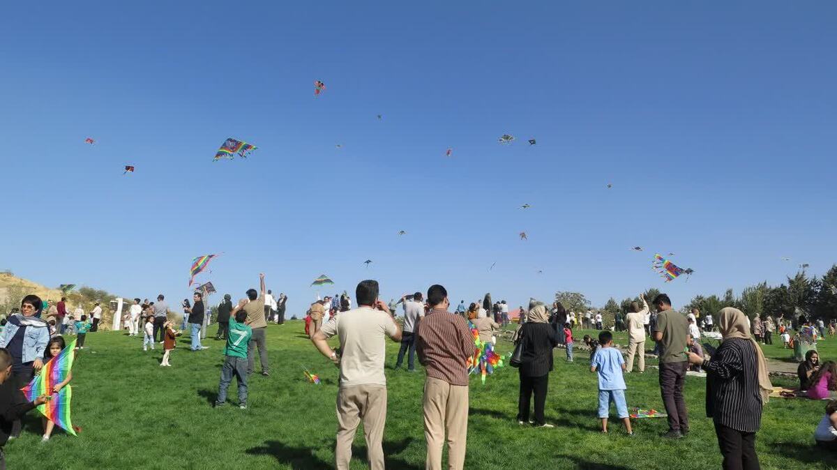 کودکان قزوینی حال خوش زندگی را در جشن پرواز بادبادک‌ها تجربه کردند