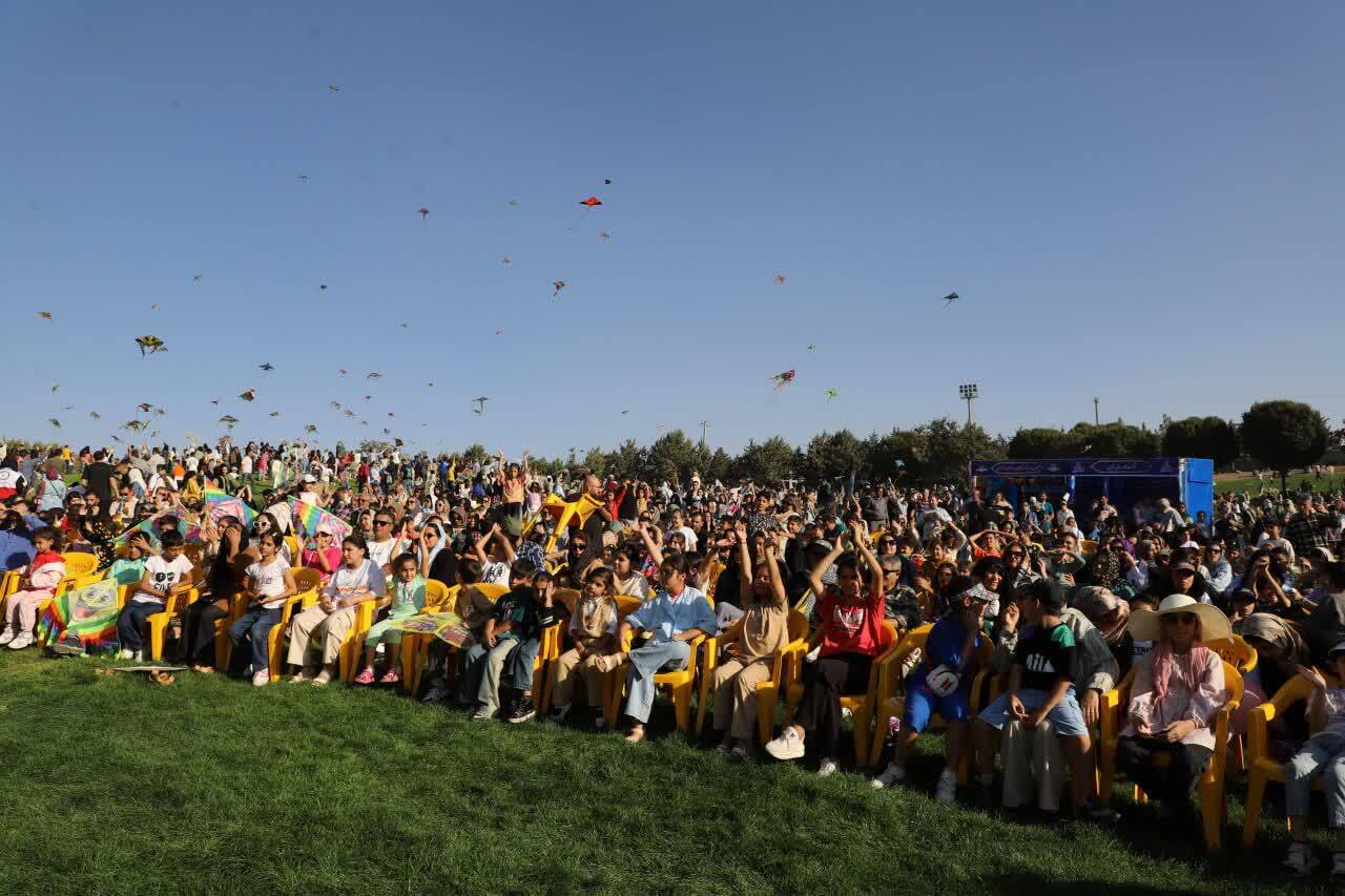 کودکان قزوینی حال خوش زندگی را در جشن پرواز بادبادک‌ها تجربه کردند