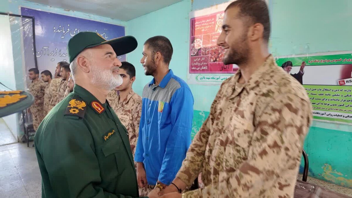 عهد و پیمان جوانان رشید با یک فرمانده سپاه برای دفاع قاطع از مملکت