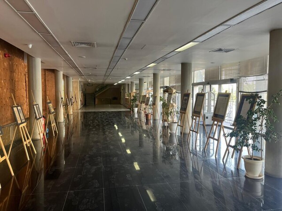 نمایش ‌اسناد تاریخی و نسخ خطی ارزشمند دیوان حافظ در نمایشگاه «حافظ در گذر زمان» در شیراز