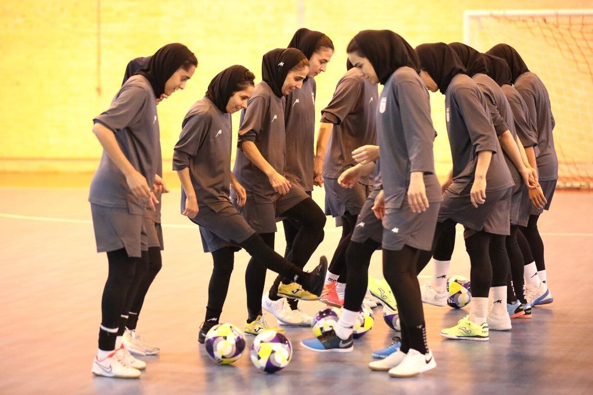 توپ جام جهانی زیر پای بانوان فوتسال ایران