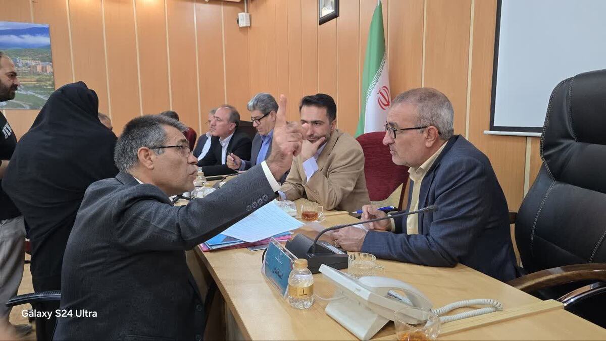 استاندار کهگیلویه و بویراحمد در برنامه ملاقات عمومی مشکلات ۶۰  نفر را بررسی کرد 