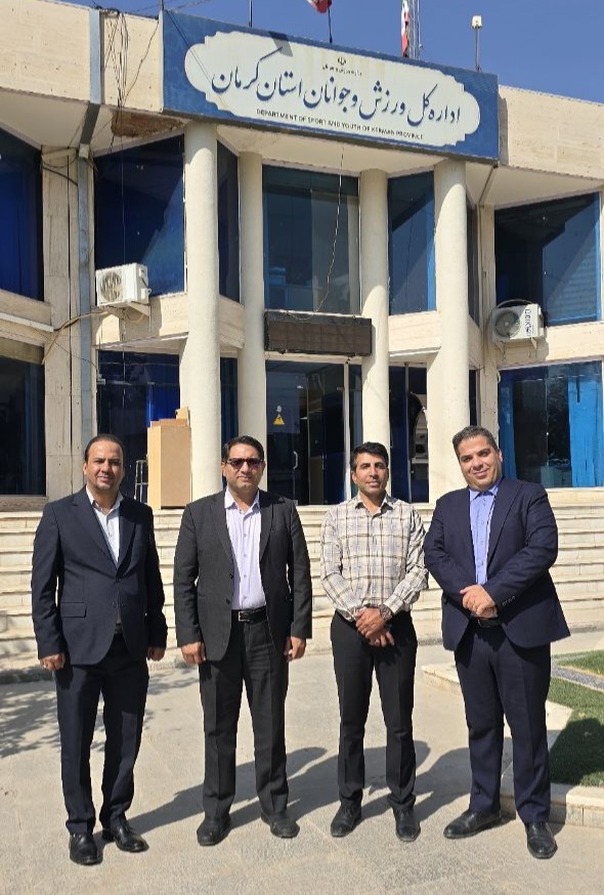 نشست رئیس ورزش و جوانان شهرستان بافت، مدیرعامل باشگاه فولاد بافت و قهرمان جهان با سرپرست ورزش و جوانان استان کرمان