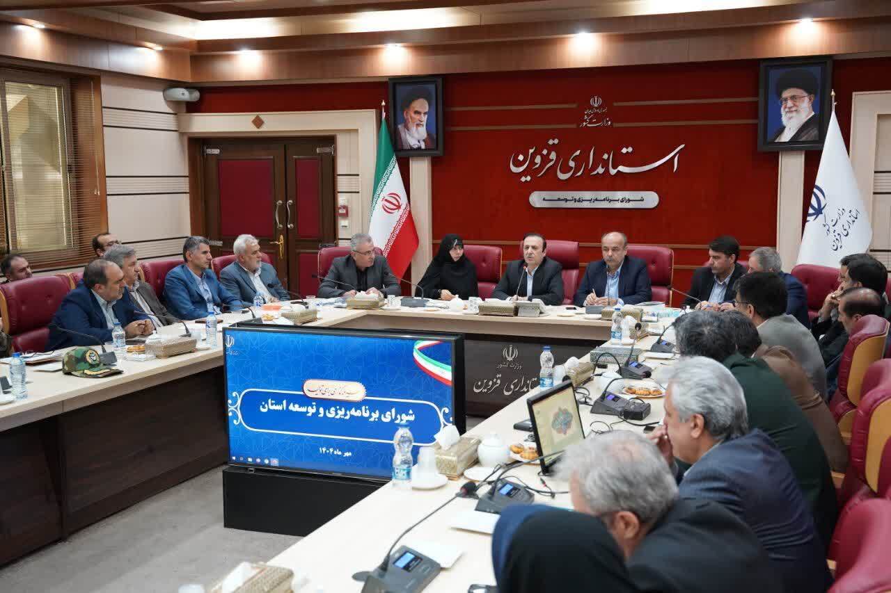 با رفتن رئیس دانشگاه علوم پزشکی قزوین مخالفت کردیم/طاهراحمدی مرد بزرگی است با رفتن رئیس دانشگاه علوم پزشکی قزوین مخالفت کردیم/طاهراحمدی مرد بزرگی است