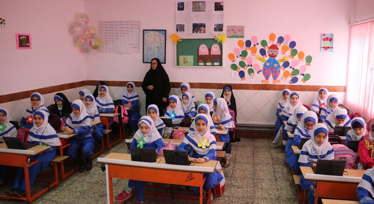 مدرسه می‌سازم تا آینده بسازم