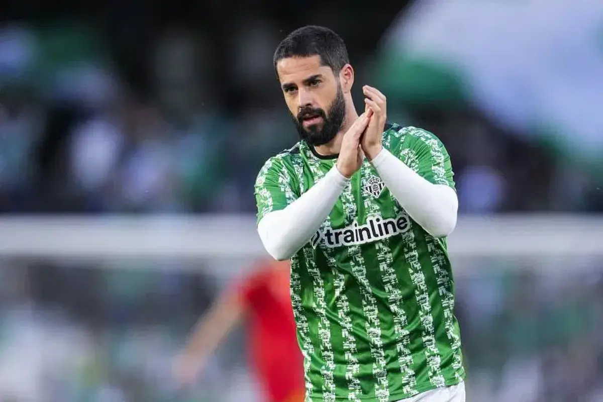 مدیر رئال بتیس: ایسکو باید همینجا از فوتبال خداحافظی کند