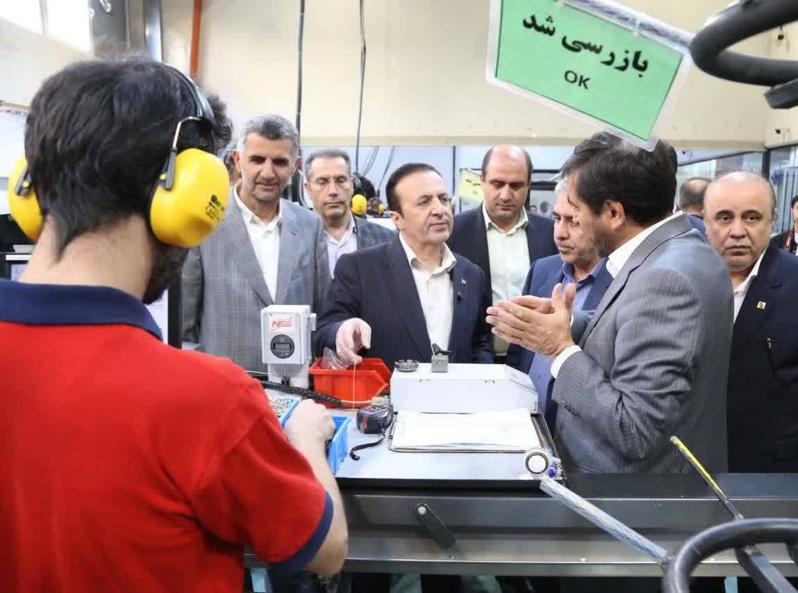 بازدید استاندار قزوین از شرکت نوآور ارتباط صنعت در شهرک صنعتی کاسپین