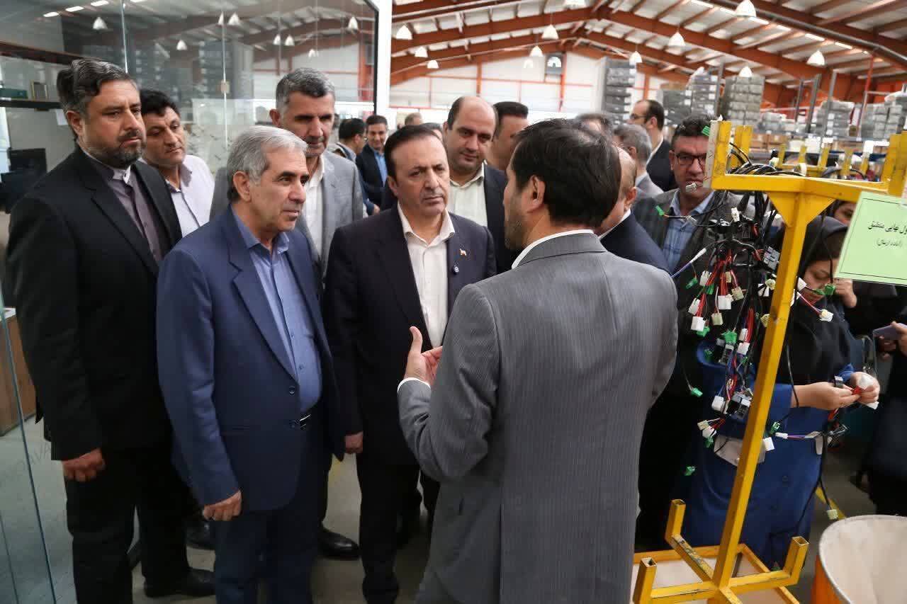 بازدید استاندار قزوین از شرکت نوآور ارتباط صنعت در شهرک صنعتی کاسپین