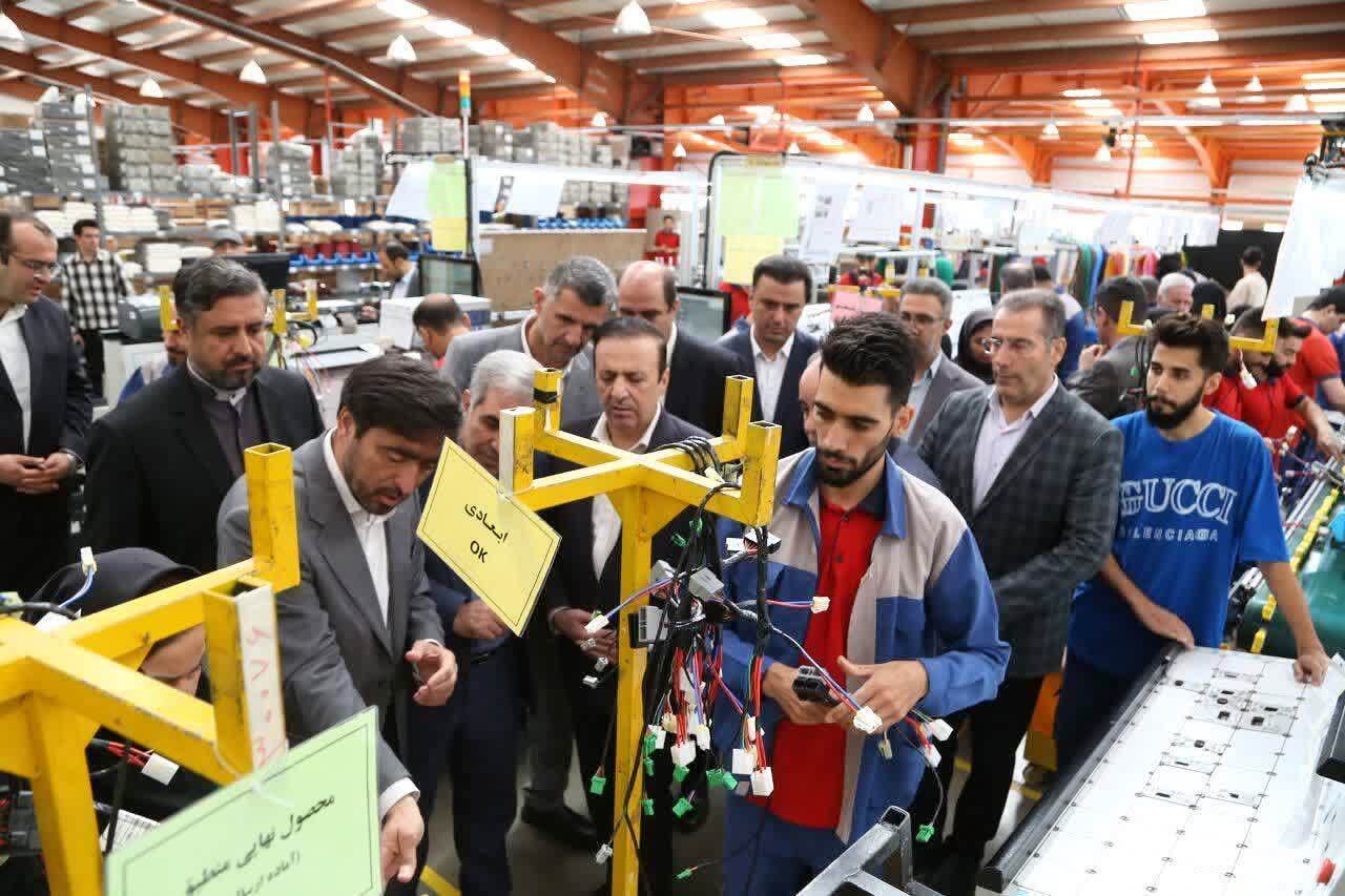 بازدید استاندار قزوین از شرکت نوآور ارتباط صنعت در شهرک صنعتی کاسپین