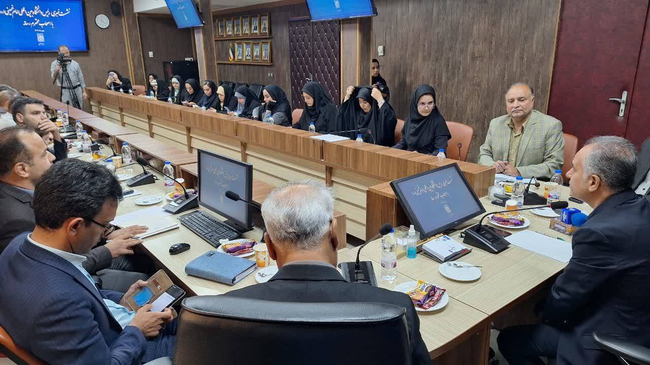 فضای دانشگاه بین المللی برای فعالیت تشکل های سیاسی و تضارب آرا مهیاست فضای دانشگاه بین المللی برای فعالیت تشکل های سیاسی و تضارب آرا مهیاست