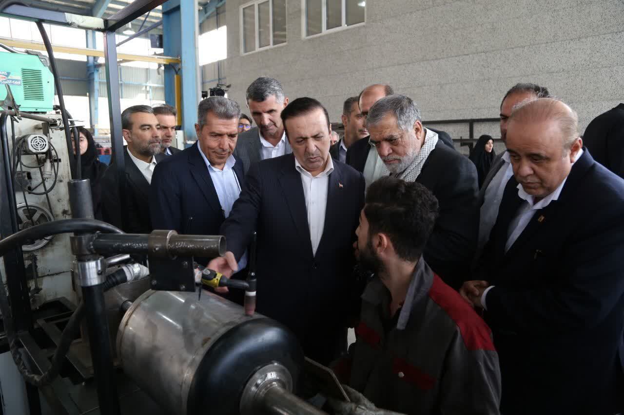 نوذری: حل مشکلات تولید موجب اقتداراقتصادی کشور می شود/ تصویب ۱۵۰ میلیارد تومان تسهیلات برای صنایع 