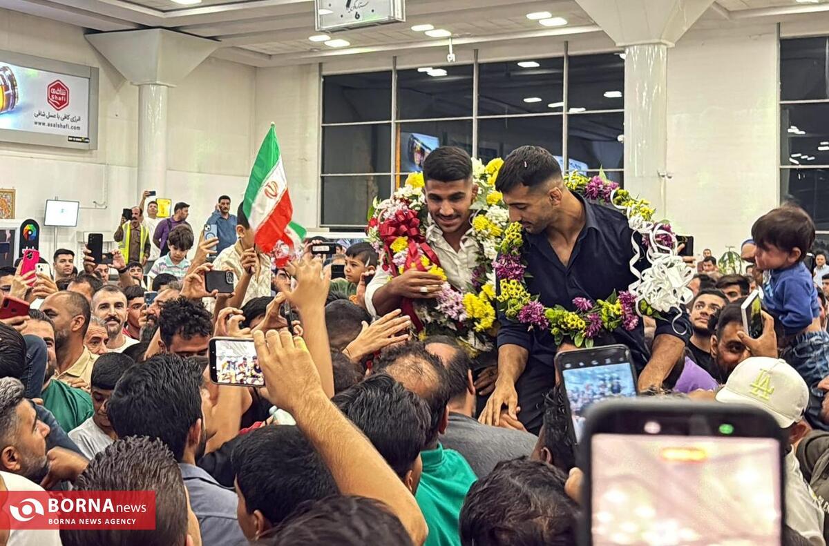 استقبال تاریخی شیرازی‌ها از قهرمانان جهانی کشتی فرنگی