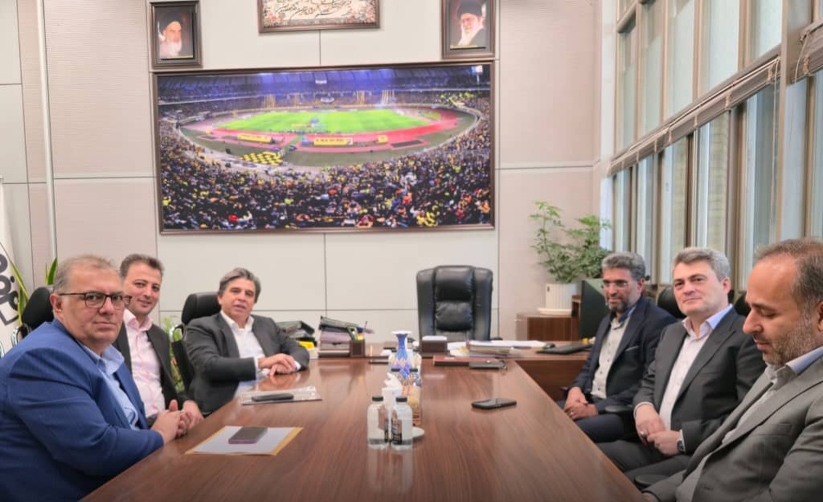 با حضور مدیرکل امنیتی انتظامی استانداری اصفهان؛ اجرای دستورالعمل هواداری فدراسیون فوتبال بررسی شد