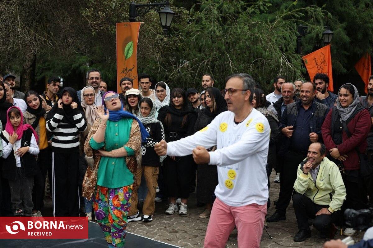 تئاتر خیابانی شهروند لاهیجان نسخه‌ای علاج‌بخش در روزگار فرمایشی شدن رویدادها