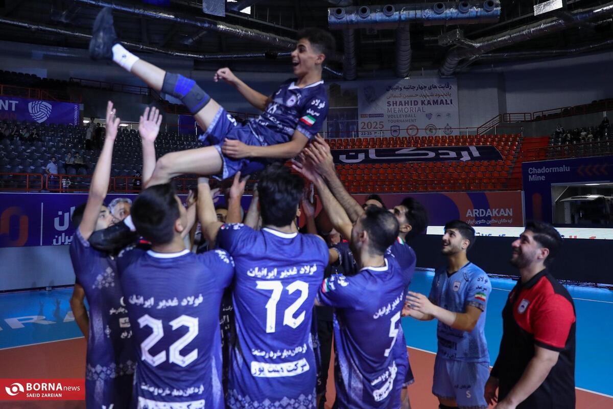 دیدار تیم های والیبال چادرملو اردکان-گاز جنوب عراق