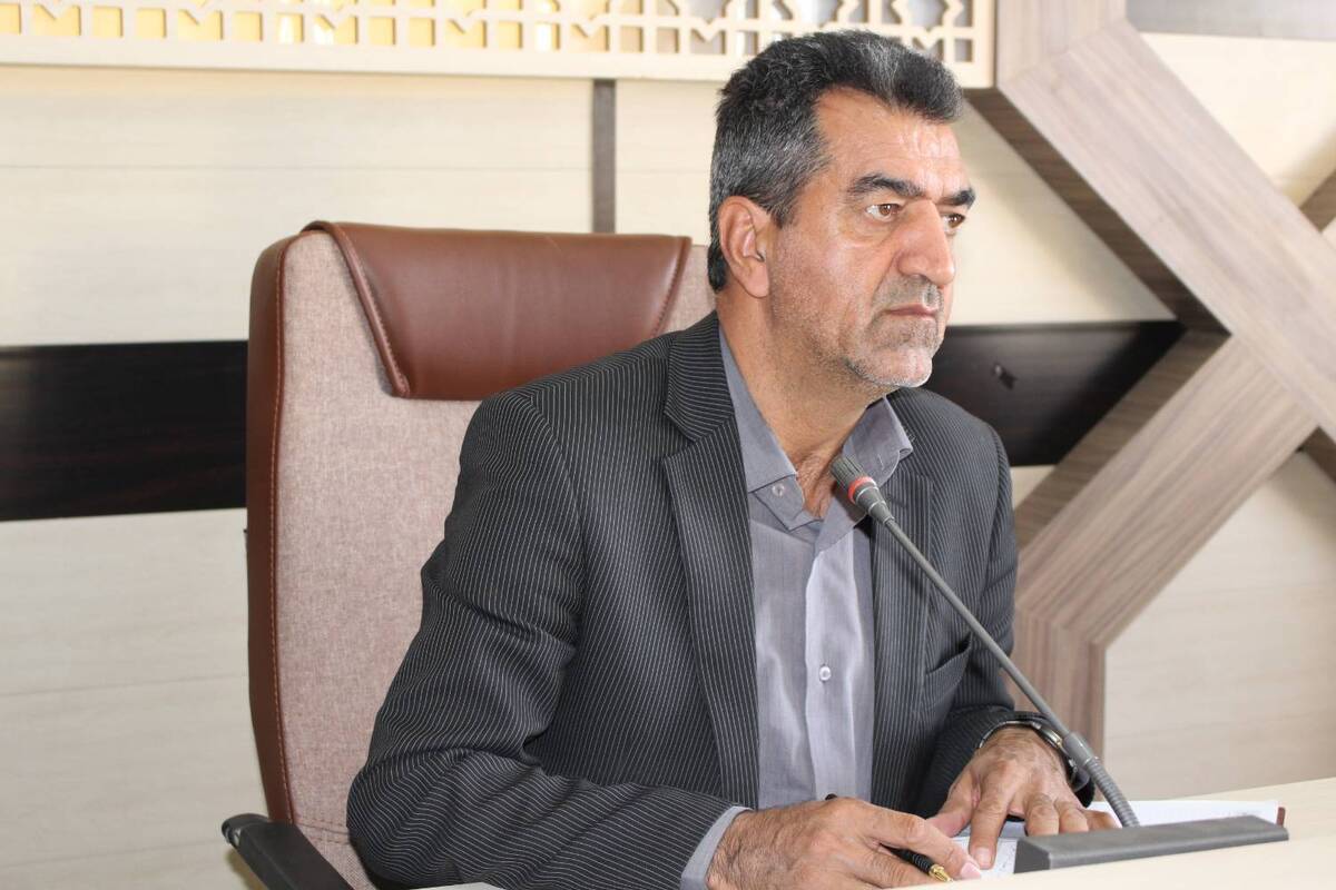 فرماندار شهرستان شهرکرد: نصب المان‌های کتابخوانی در میدان‌های شهری تا پایان سال انجام شود