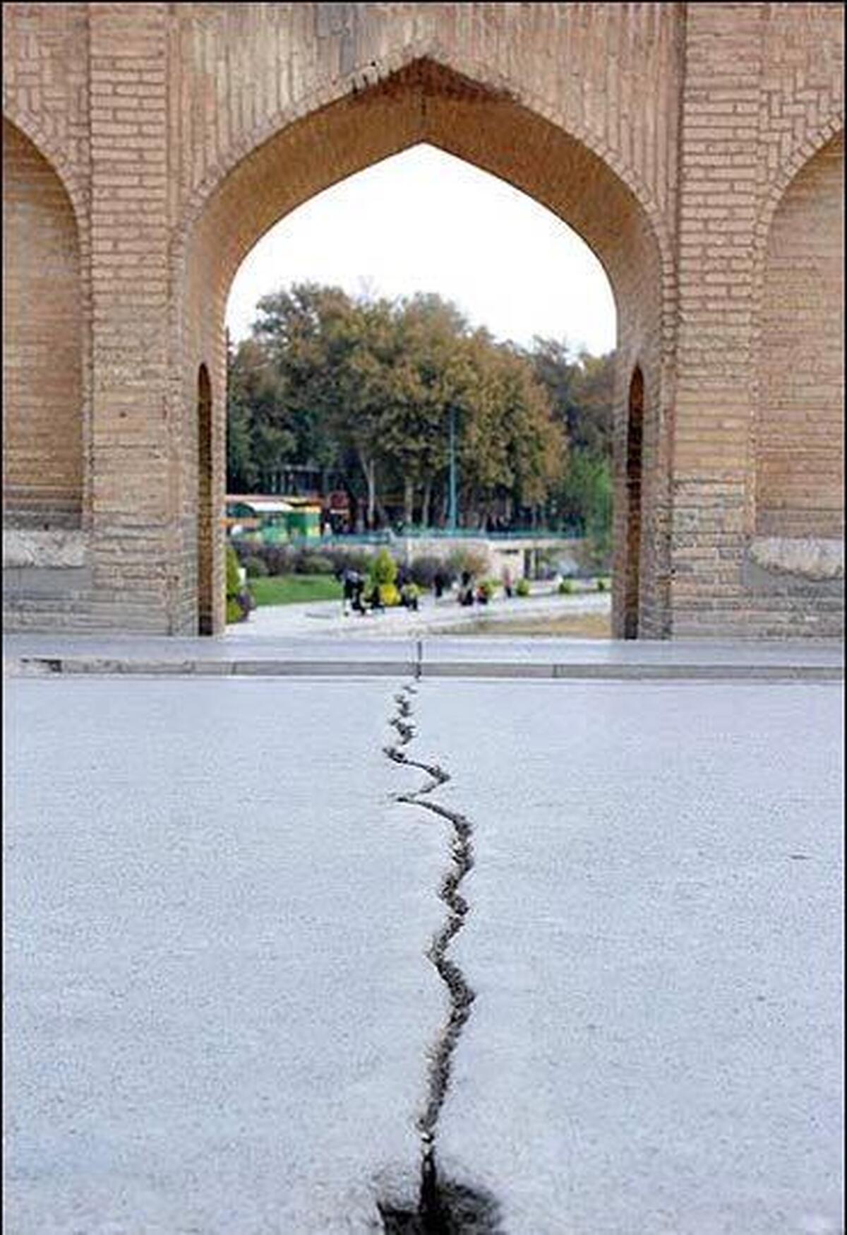 زخم پنهان نصف جهان؛ فرونشست زمین زیر پای تاریخ اصفهان