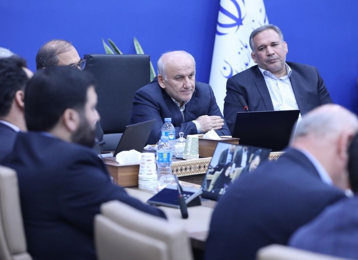 یونسی رستمی: خودروهای منطقه آزاد تا زمستان وارد می‌شوند