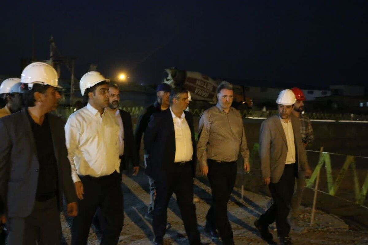 بازدید شبانه استاندار مرکزی از بزرگترین عملیات بتن ریزی نهضت ملی مسکن در اراک