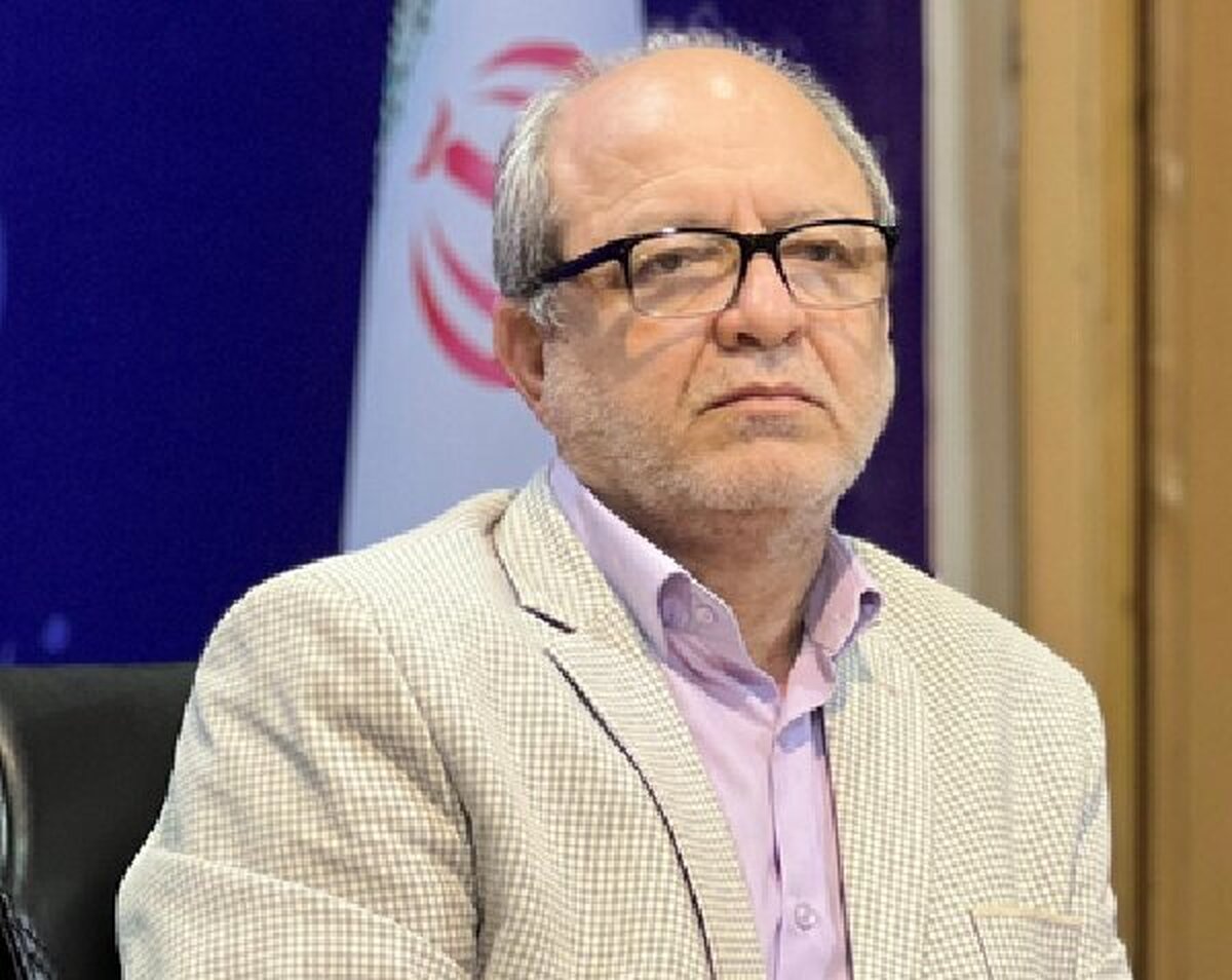 تلاش برای اطفای حریق در مجتمع تجاری اطلس درگهان ادامه دارد