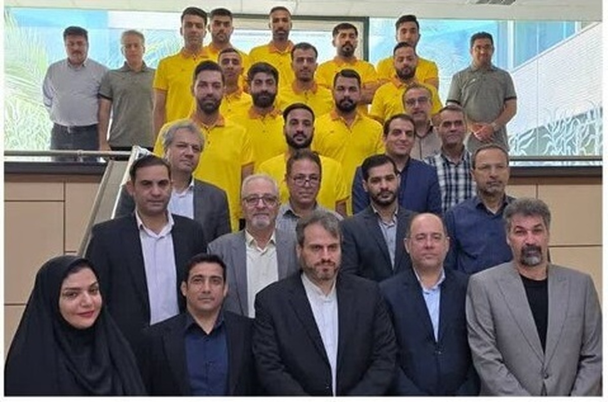 مراسم بدرقه تیم فوتبال نیشکر امیرکبیر به رقابت های ورزش کارگری جهان برگزار شد