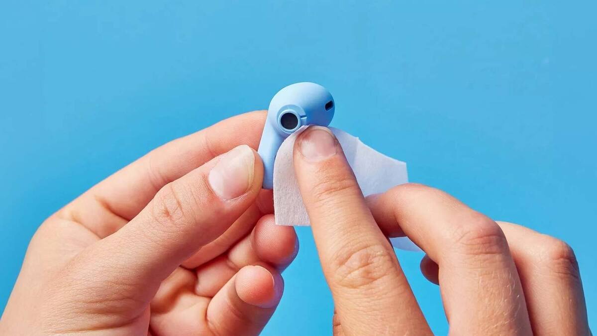 تمیز کردن هندزفری + نکات مهم برای جلوگیری از آسیب