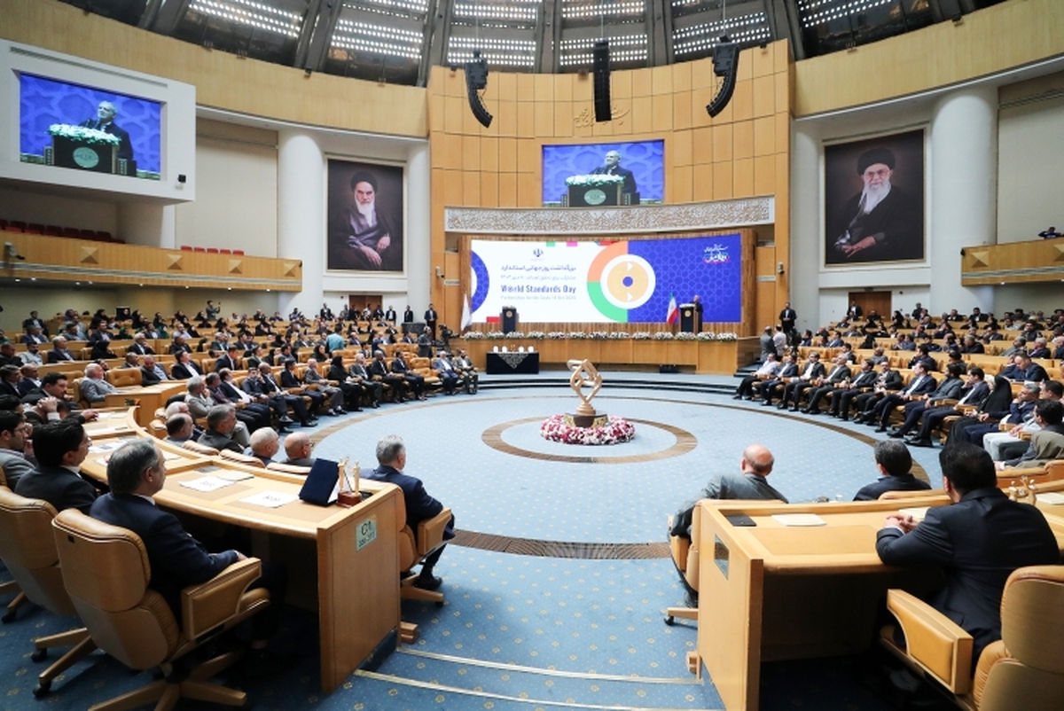 باید برای تحقق شاخص‌های استاندارد از جمله در زمینه مصرف بهینه انرژی تلاش کنیم