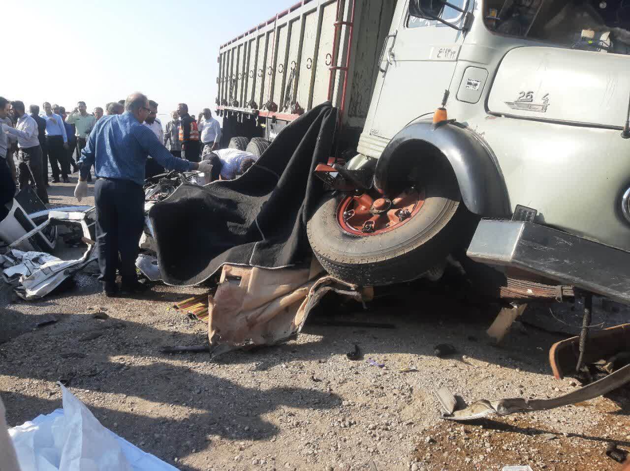 بی‌احتیاطی پراید و قصور راهداری فسا / مرگ تلخ ۵ پزشک و دستیار در تصادف دلخراش محور فسا – داراب