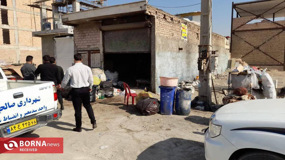 پلمپ سه واحد صنفی متخلف در صالحیه توسط شهرداری