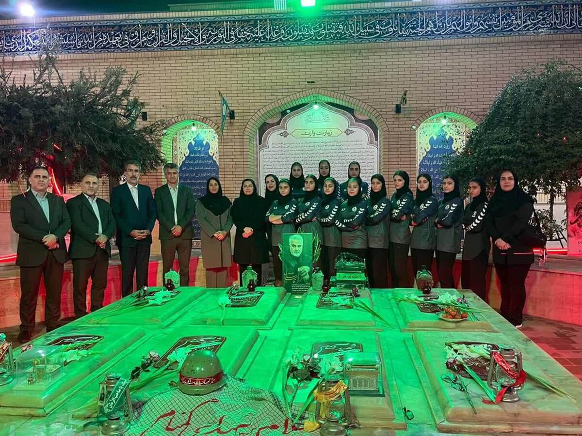 آئین بدرقه تیم هندبال دختران مازندران در جوار یادمان شهدای گمنام و باغ موزه دفاع مقدس برگزار شد