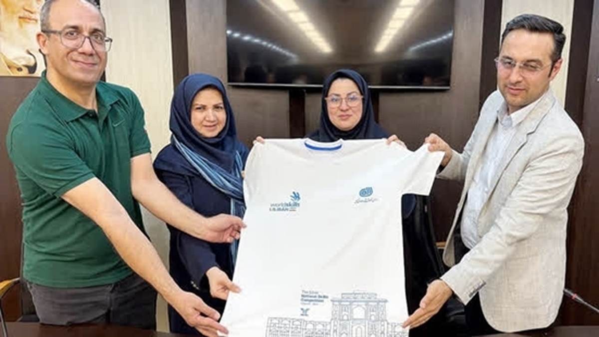 رونمایی از لباس رسمی ۷۰۰ نخبه مهارتی کشور در اصفهان در آستانه آغاز بیست‌ودومین دوره مسابقات ملی مهارت