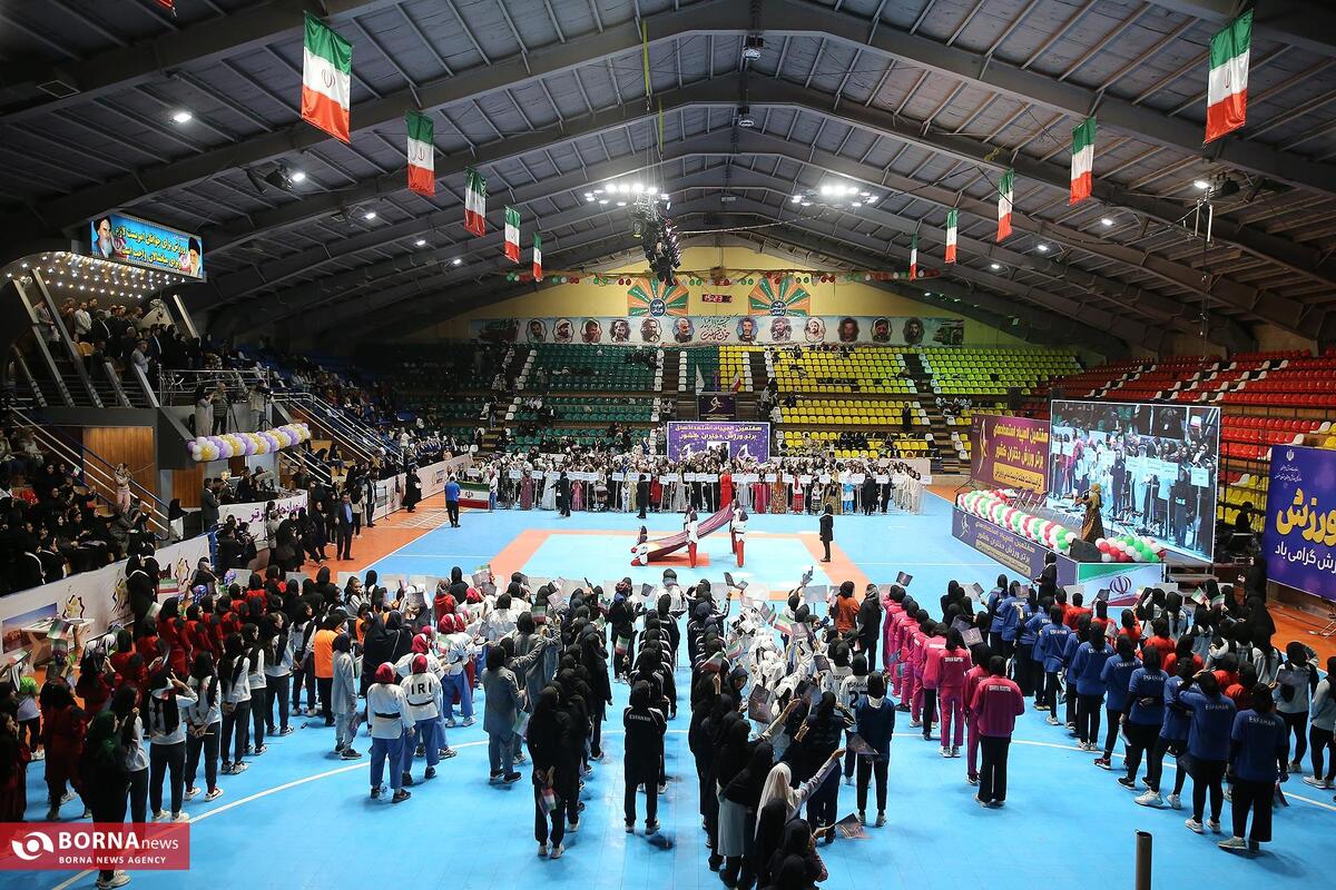 مشعل هفتمین المپیاد استعدادهای برتر دختران ایران در اصفهان روشن شد