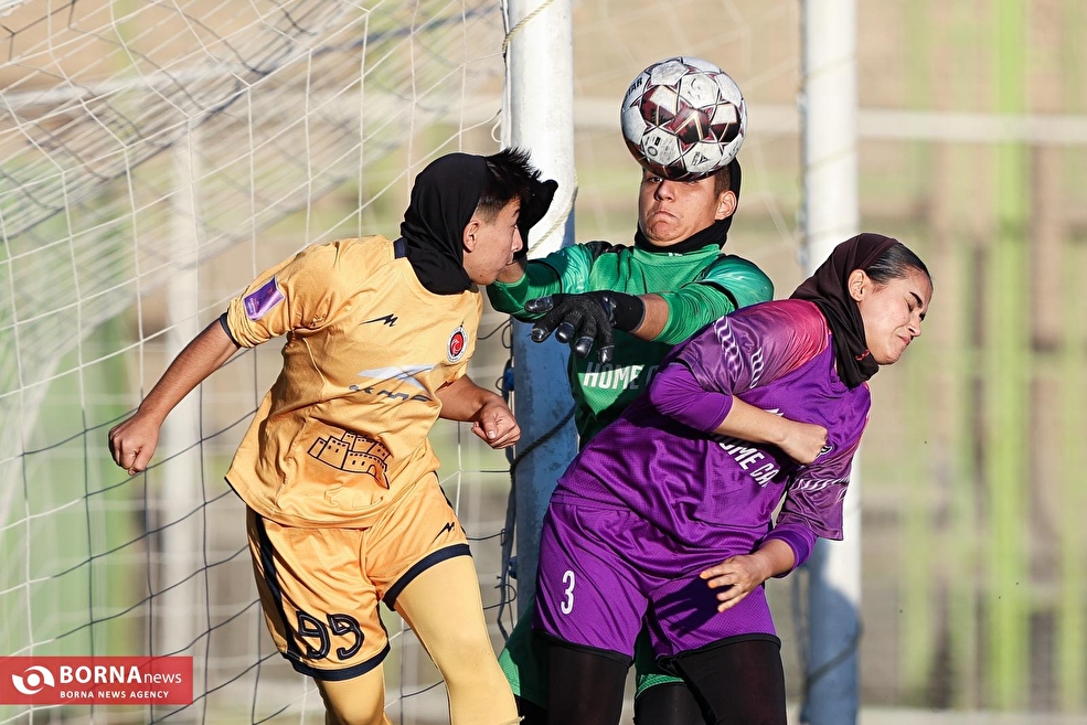 دیدار تیم های فوتبال بانوان آوا - خاتون