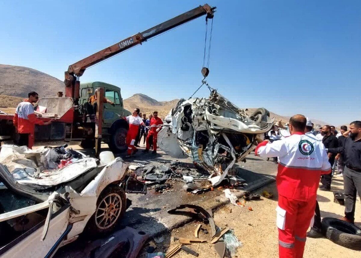 ۸ کشته و زخمی در تصادف هولناک پژو ۲۰۶ با پژو پارس در جاده شیراز