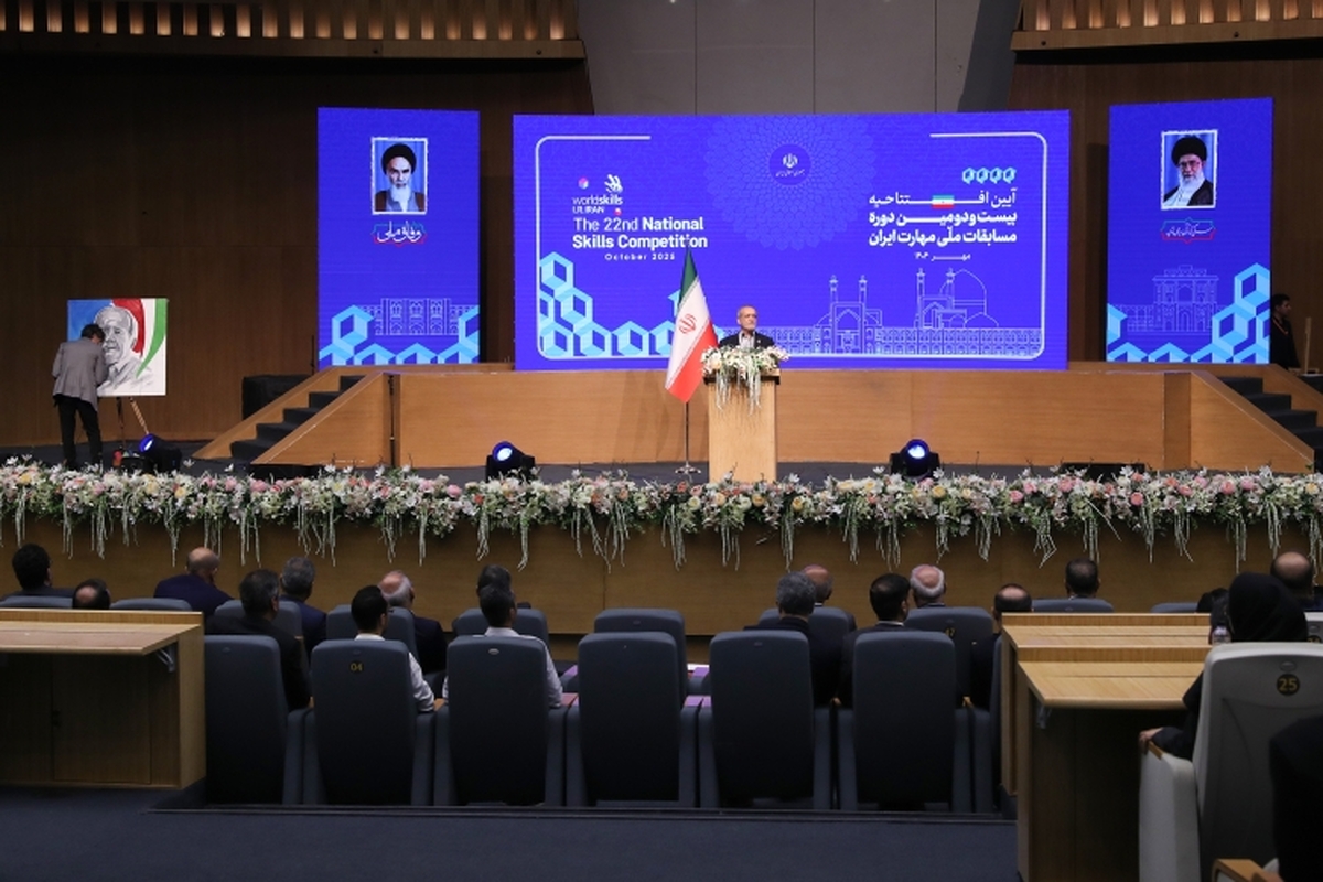 پزشکیان: انسان واقعی کسی است که با تمام وجود، دانایی و علمش برای گره‌گشایی از مشکلات تلاش کند