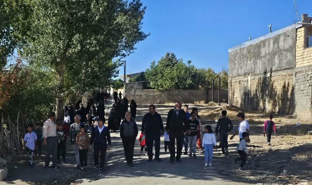همایش پیاده روی در روستای قهوج شهرستان آوج برگزار شد 