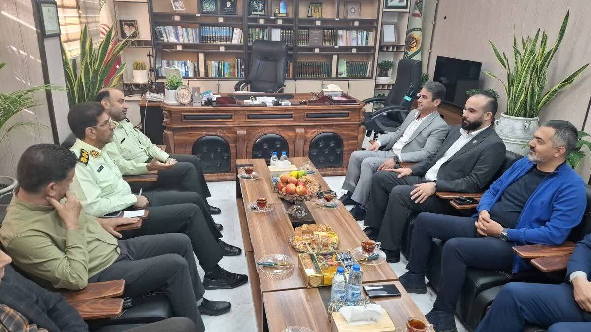 دیدار دیناروند با فرمانده انتظامي لرستان/ تاکید بر ترویج فرهنگ ایثار و شهادت در عرصه  ورزش