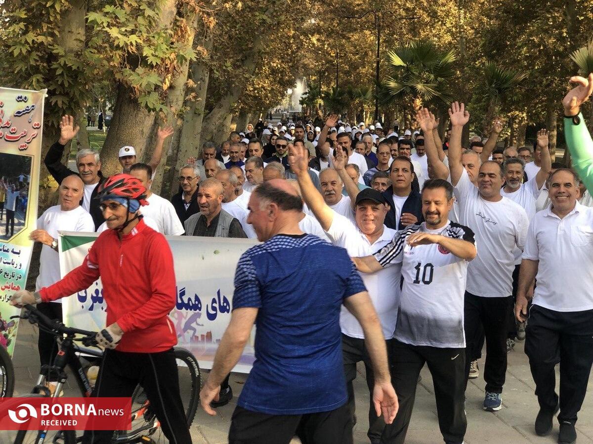همایش بزرگ پیاده روی خانوادگی "صبح و نشاط" در حوزه جنوبغرب بمناسبت "هفته تربیت بدنی و ورزش"