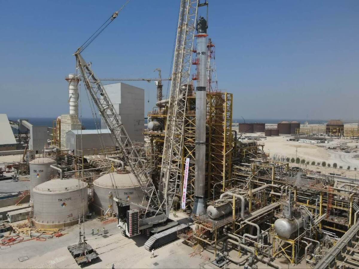 نصب موفق راکتور ۴۰۰ تنی اوره در پتروشیمی هنگام؛ نقطه عطف خودکفایی صنعتی ایران