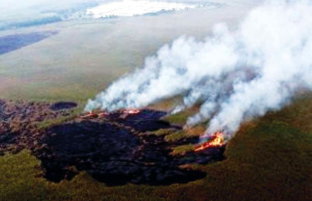 ادامه خودسوزی تالاب هورالعظیم، دود سنگین بر زندگی مردم خوزستان