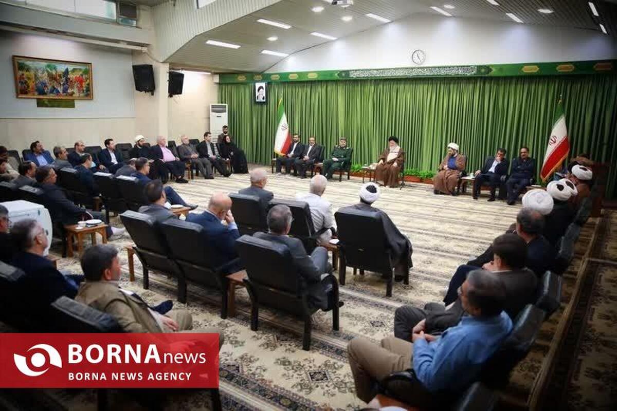 آیت‌ا...علم‌الهدی تاکید کرد: نقش اساتید در رشد و ترویج نقد سازنده و گفت‌وگوی آزاد/ اردوهای دانشجویی، فرصتی برای تحول فکری و شخصیتی دانشجویان/ هزینه کردن «دین» برای حفظ انسجام اشتباه بزرگی است