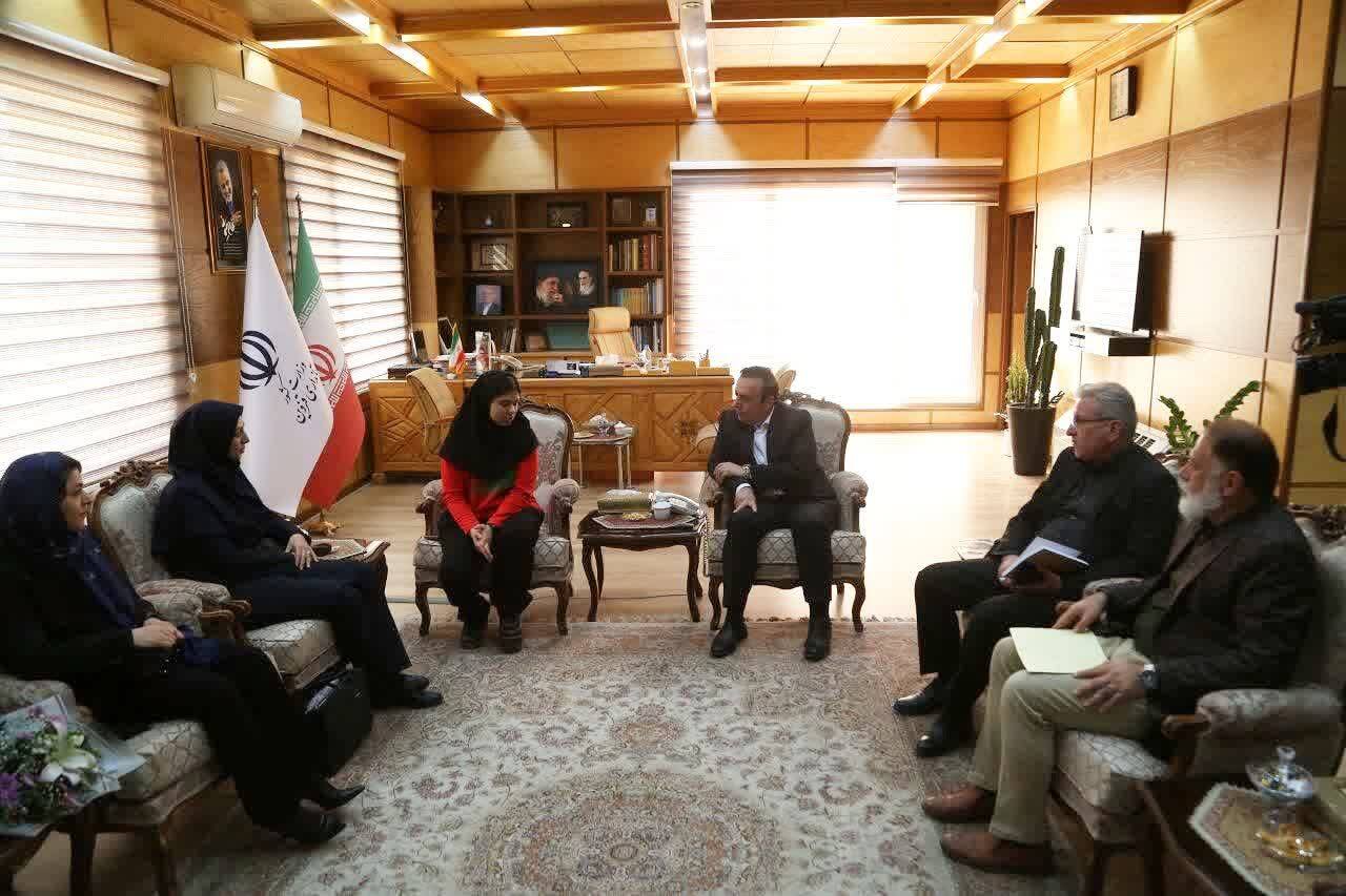 تجلیل از عطیه‌ سادات حسینی؛ اولین طلایی تاریخ پاراوزنه‌برداری بانوان ایران